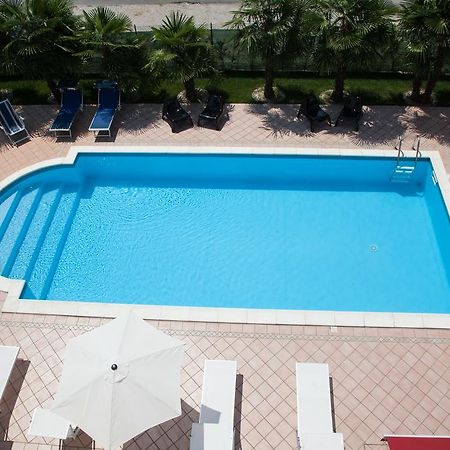 Hotel Master Albignasego Bagian luar foto