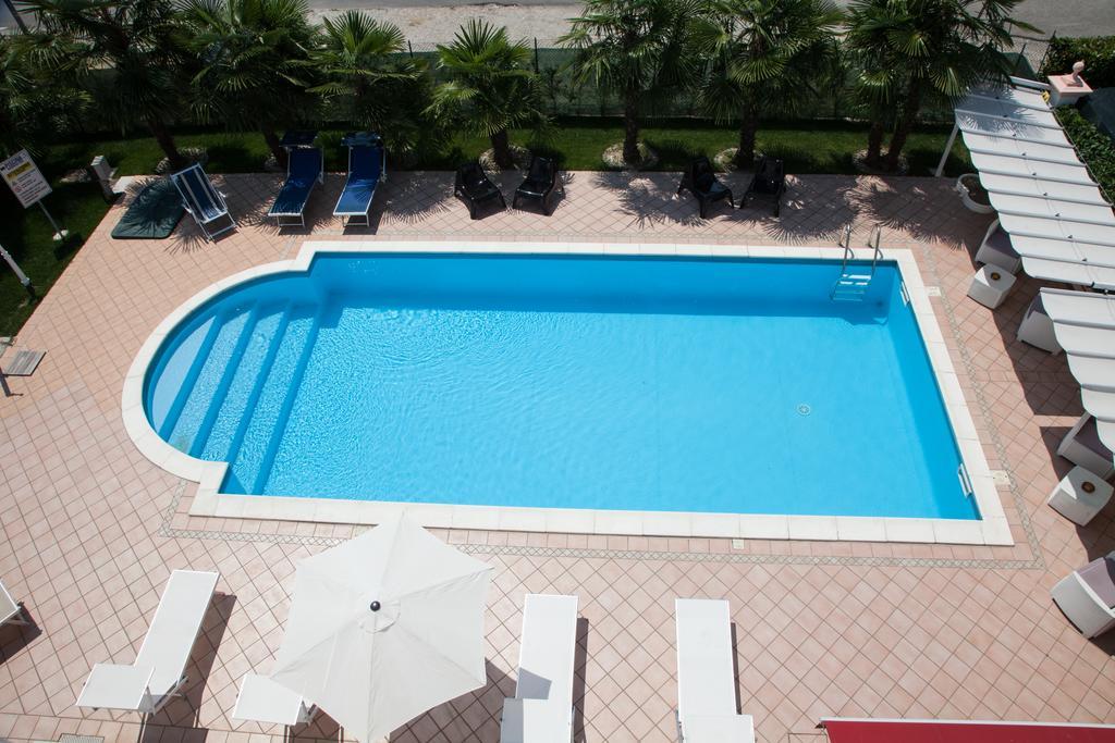 Hotel Master Albignasego Bagian luar foto